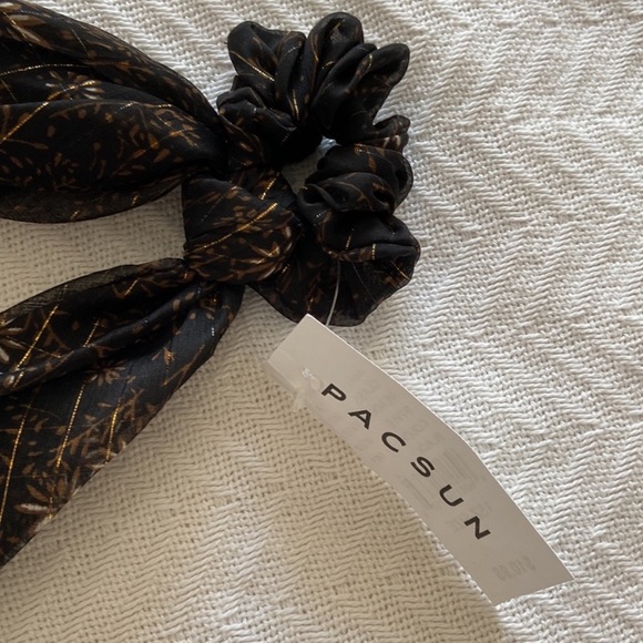 NEW Hair Accessories Bundle of 13 - Claw Clips & Scrunchies - Picture 8 of 8